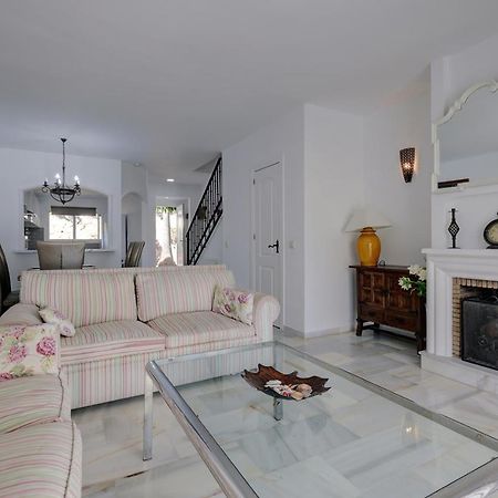 Quaint 2 Bedroom Townhouse With Pool Close To Sea! Benalmádena Esterno foto