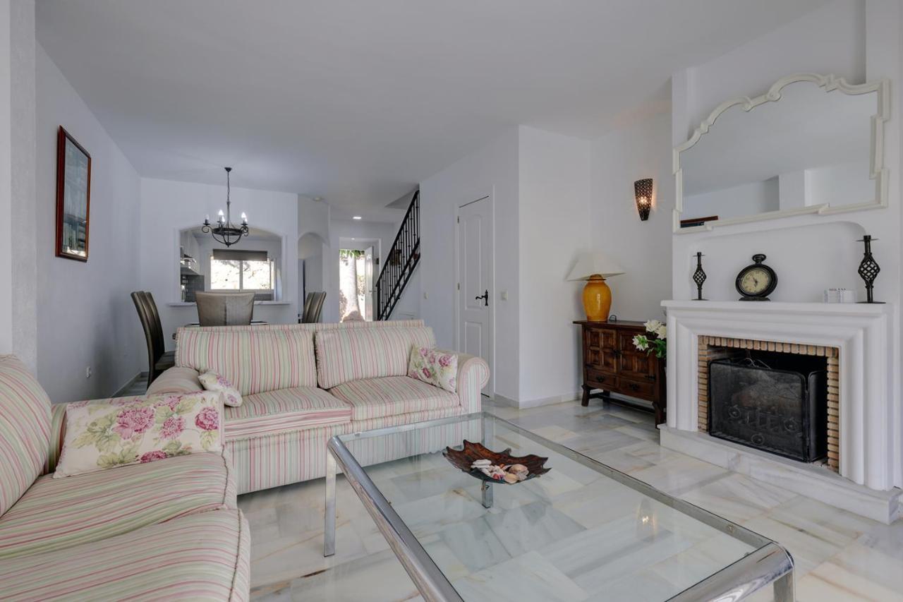 Quaint 2 Bedroom Townhouse With Pool Close To Sea! Benalmádena Esterno foto