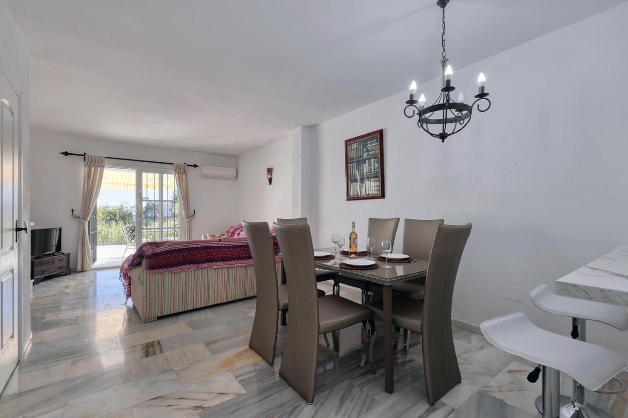 Quaint 2 Bedroom Townhouse With Pool Close To Sea! Benalmádena Esterno foto