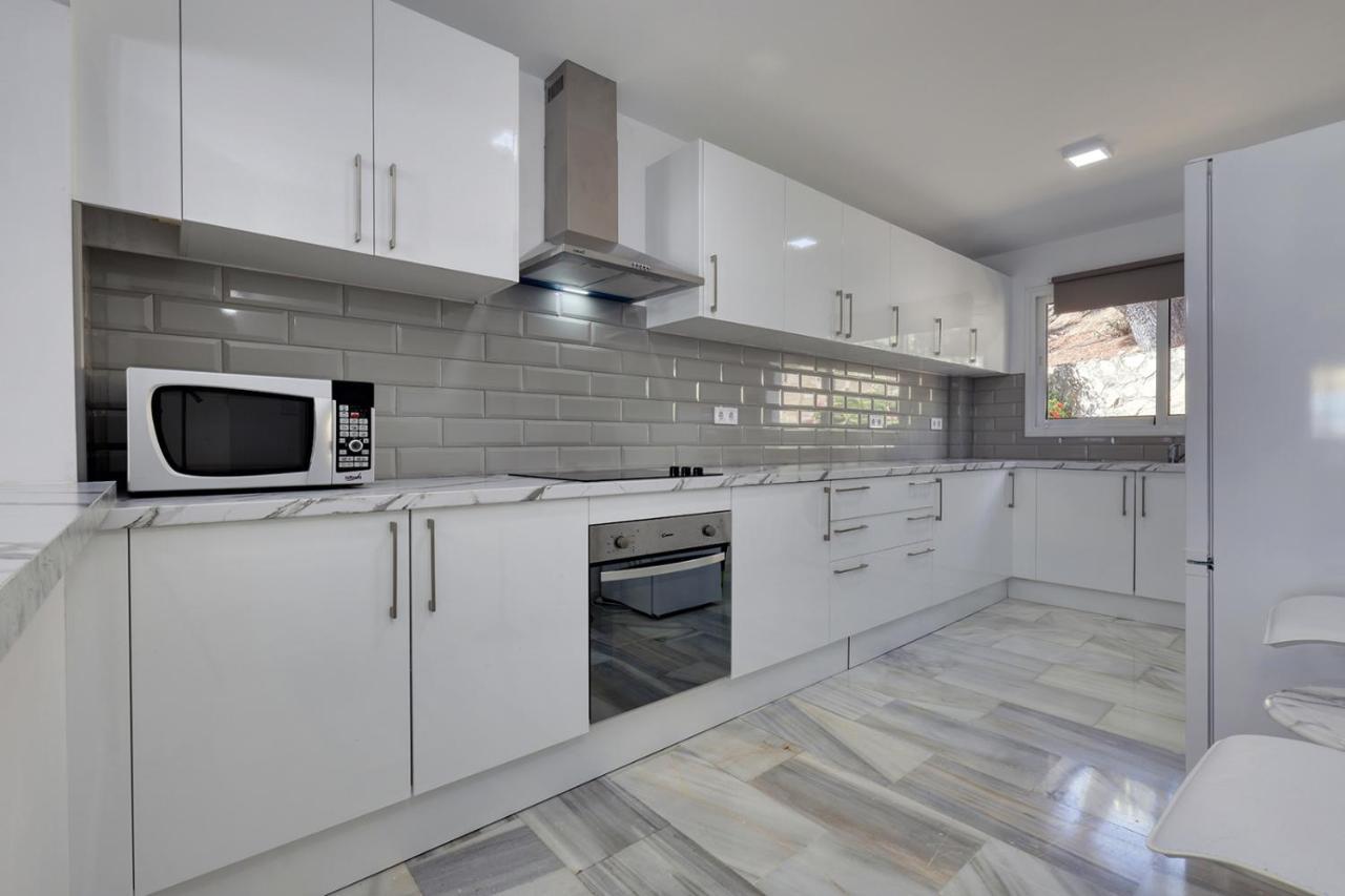 Quaint 2 Bedroom Townhouse With Pool Close To Sea! Benalmádena Esterno foto