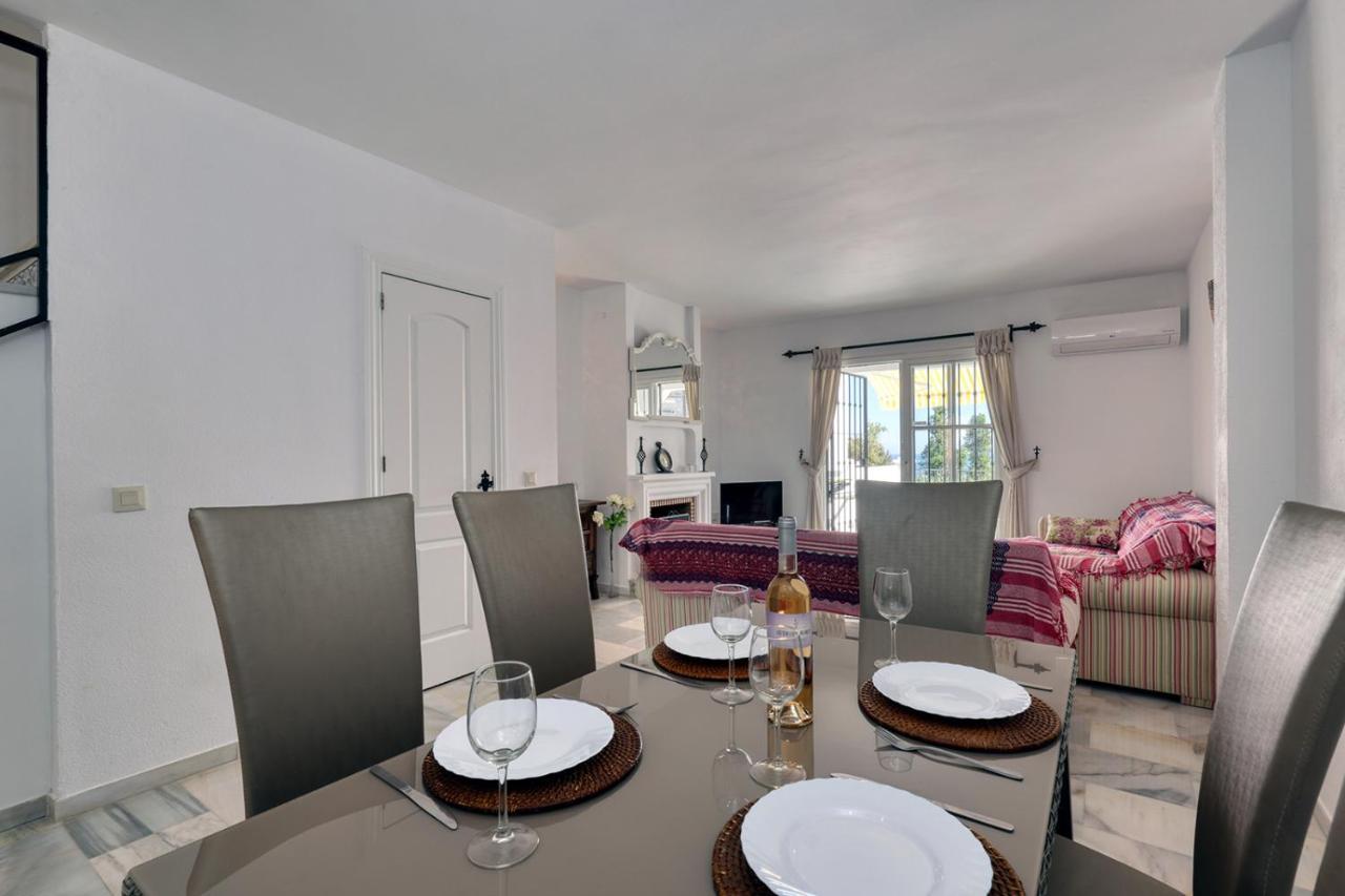 Quaint 2 Bedroom Townhouse With Pool Close To Sea! Benalmádena Esterno foto