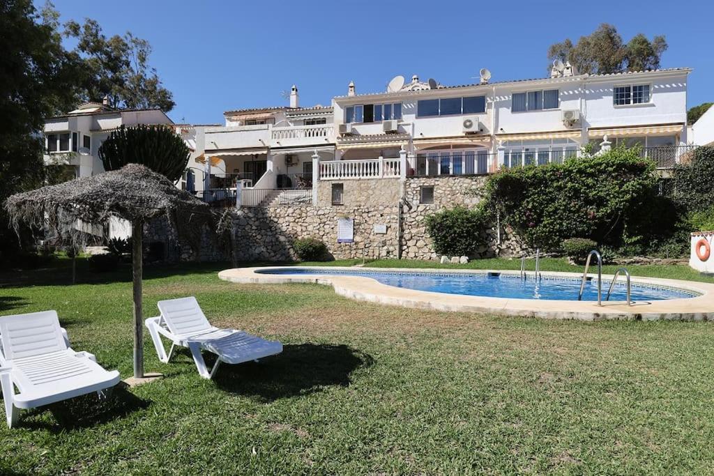 Quaint 2 Bedroom Townhouse With Pool Close To Sea! Benalmádena Esterno foto