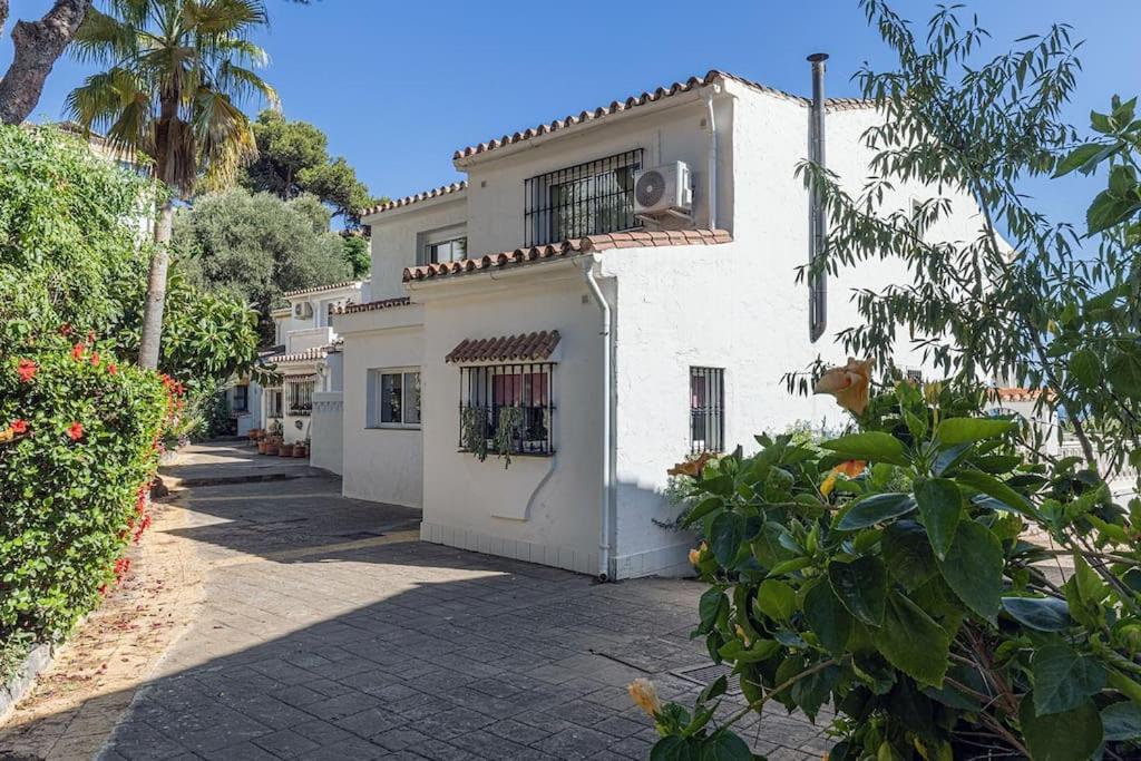 Quaint 2 Bedroom Townhouse With Pool Close To Sea! Benalmádena Esterno foto