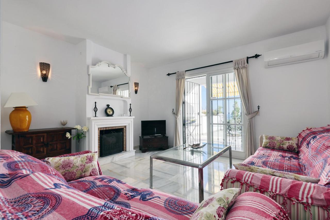 Quaint 2 Bedroom Townhouse With Pool Close To Sea! Benalmádena Esterno foto